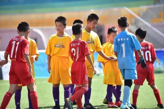 爱德华兹40分布克49分 森林狼4-0横扫太阳晋级